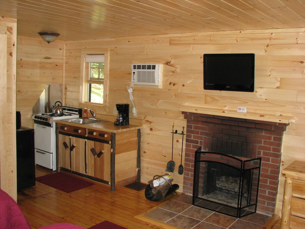 Pine Knoll Hotel Lakeside Lodge & Cabin Олд-Фордж Экстерьер фото